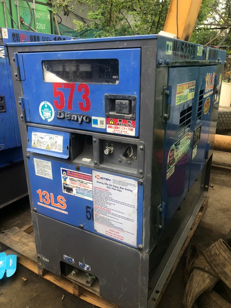 máy phát điện Denyo 25LS hàng nhật bãi đẹp nguyên bản zin
